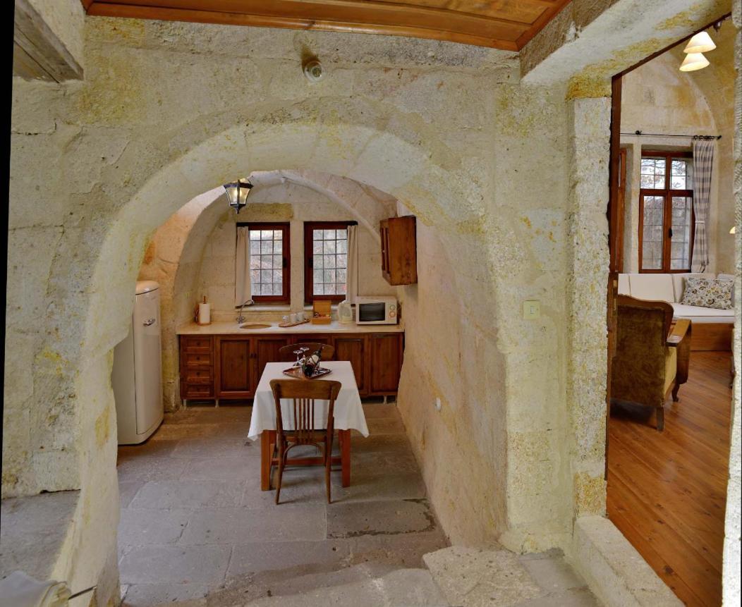 Esbelli Evi Cave Houses อูร์กุบ ภายนอก รูปภาพ